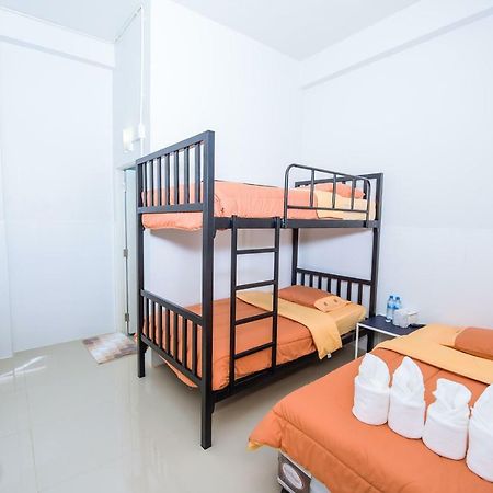 Nadpob Mansion Hotel Сурат Тхани Екстериор снимка
