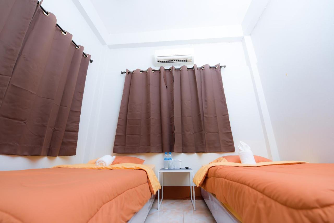 Nadpob Mansion Hotel Сурат Тхани Екстериор снимка