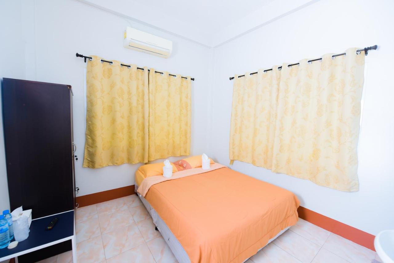 Nadpob Mansion Hotel Сурат Тхани Екстериор снимка