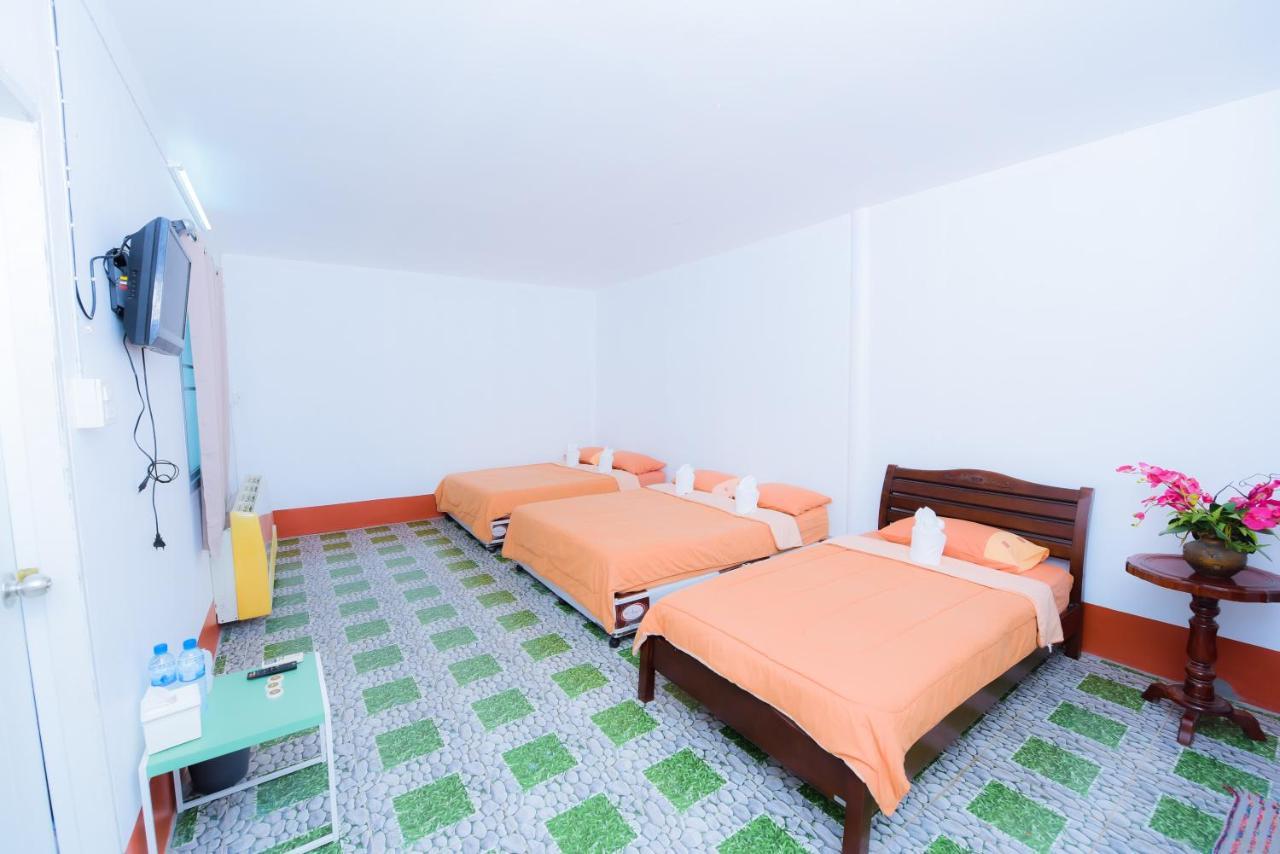 Nadpob Mansion Hotel Сурат Тхани Екстериор снимка