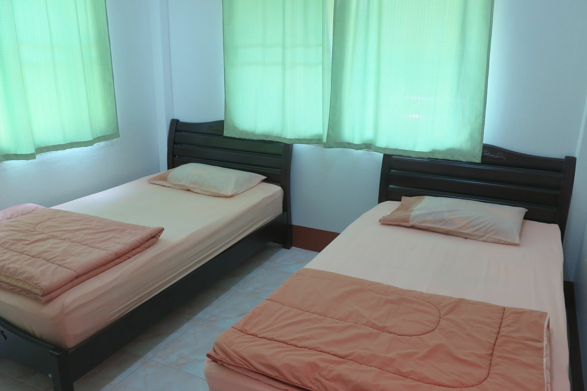 Nadpob Mansion Hotel Сурат Тхани Екстериор снимка