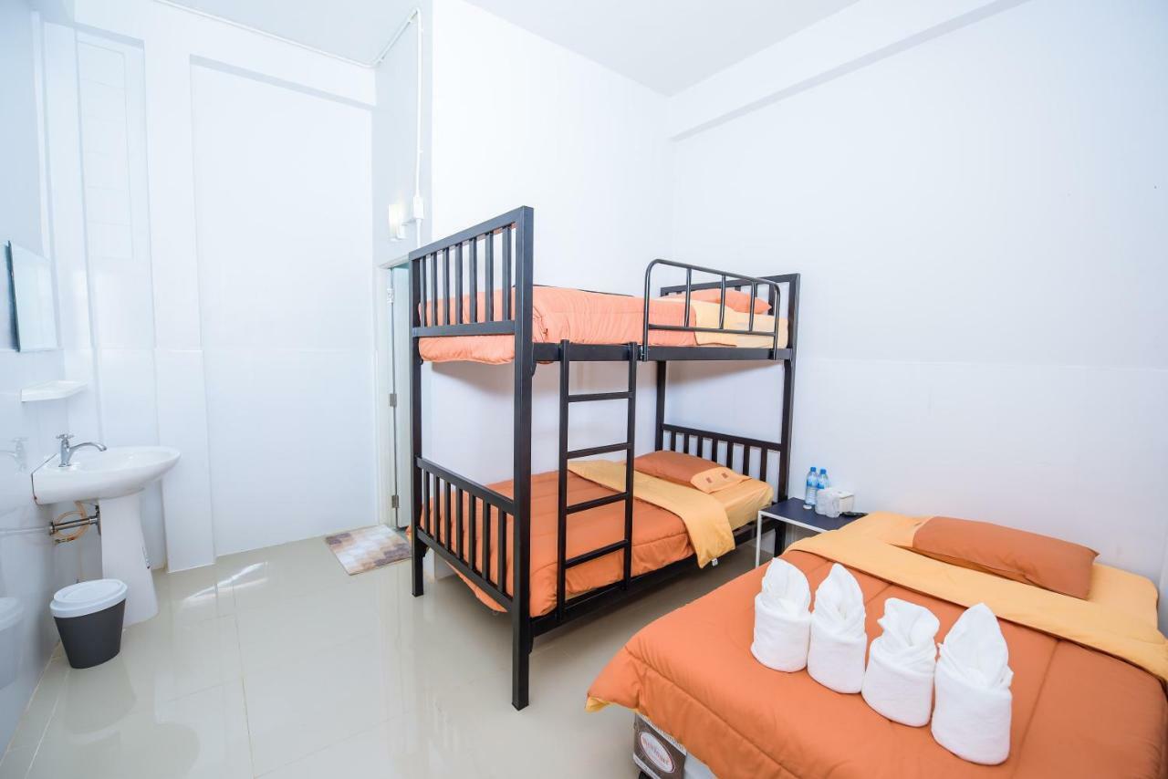 Nadpob Mansion Hotel Сурат Тхани Екстериор снимка